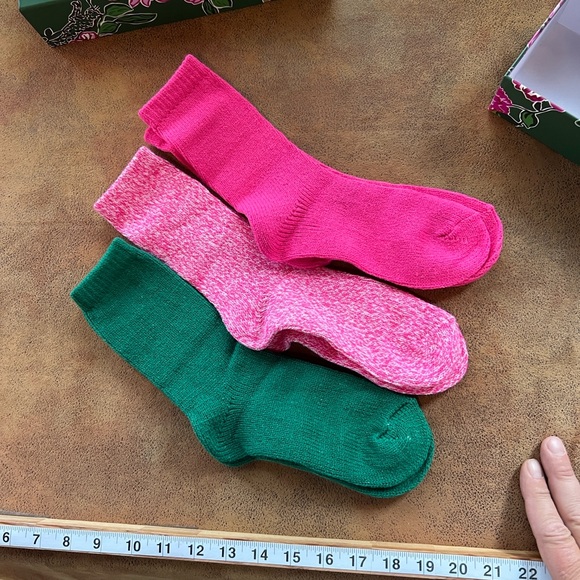 NIB Lilly Pulitzer Pink and Green GWP Sock Set - Picture 3 of 6